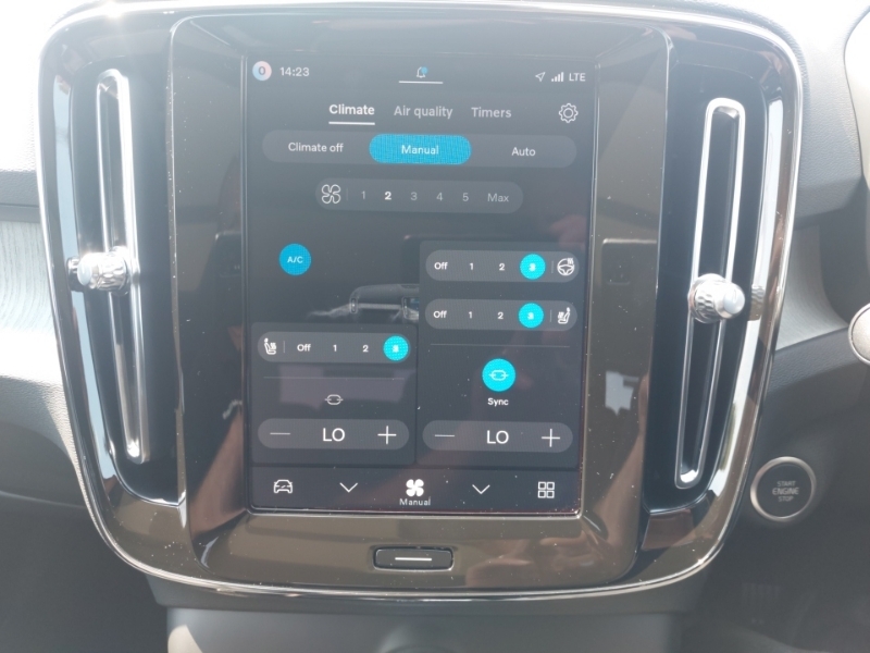 Volvo XC40 Plus Blue #16