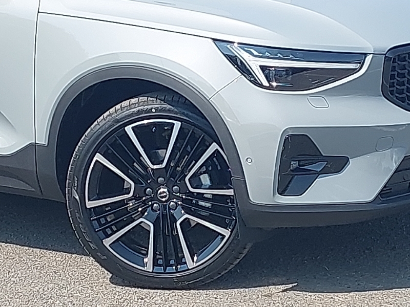 Volvo XC40 Plus Blue #20