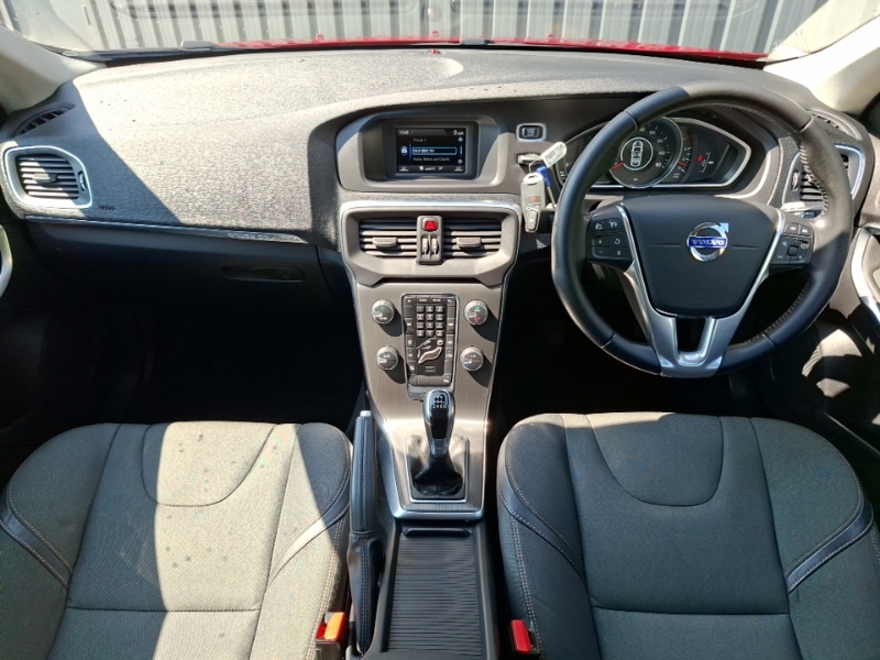 Volvo V40 Cross Country D3 4 Cyl 150 Cross Country Se Red #3