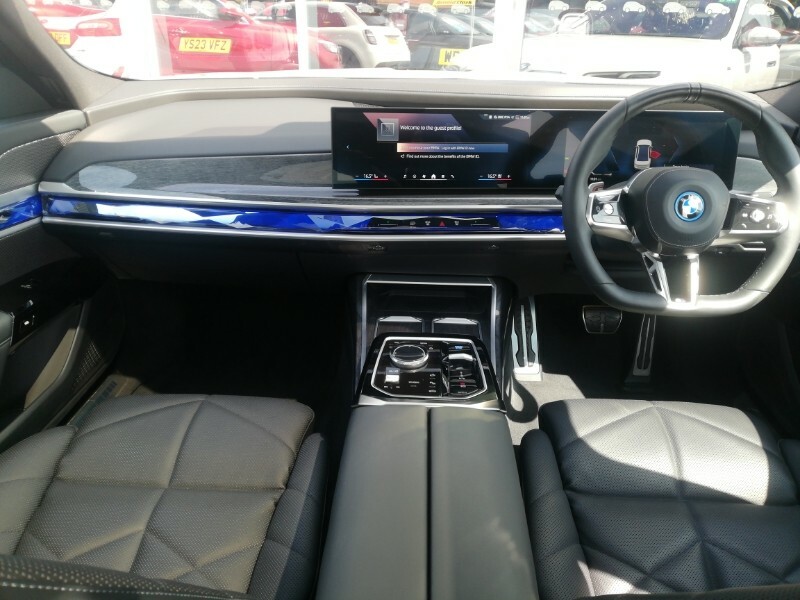 BMW i7 Saloon Black #3