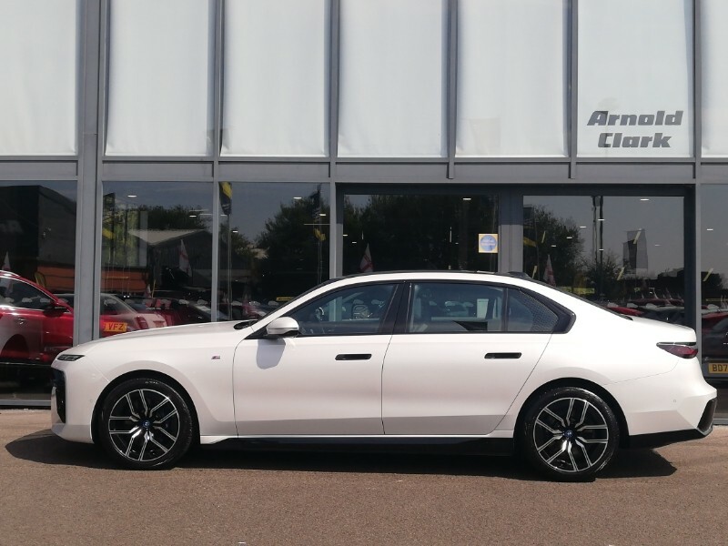 BMW i7 Saloon Black #4