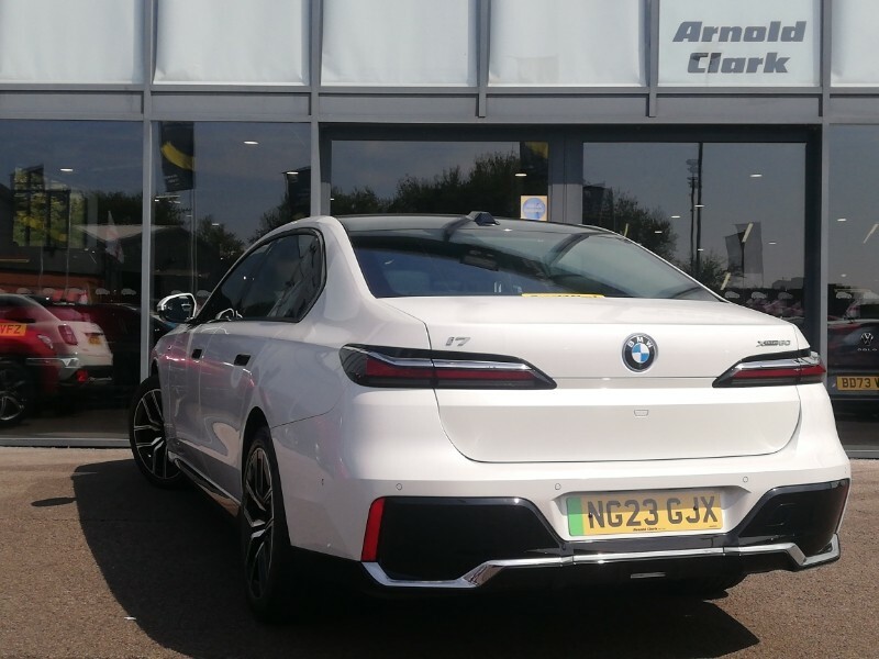 BMW i7 Saloon Black #2