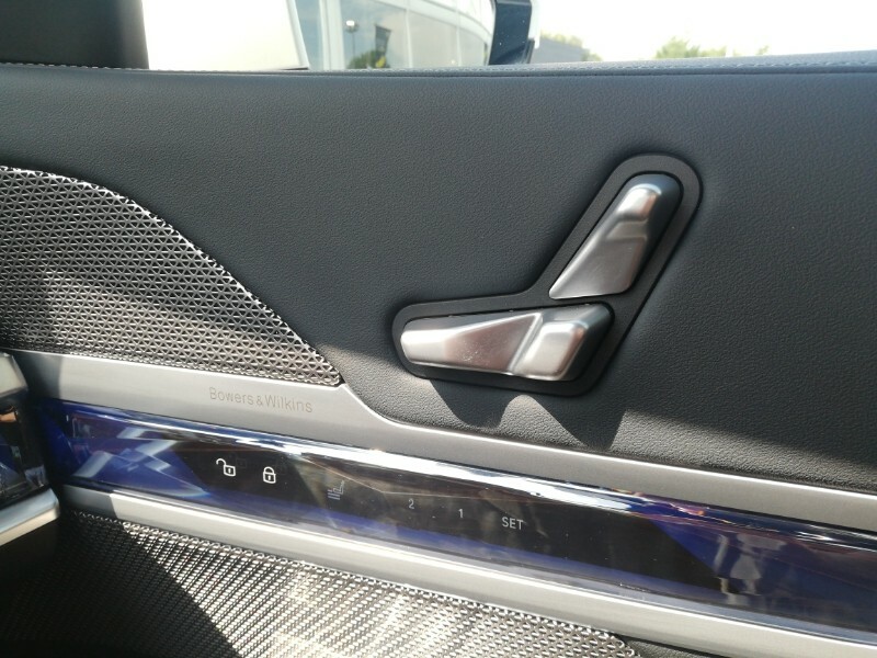 BMW i7 Saloon Black #13