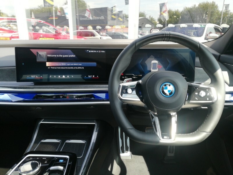 BMW i7 Saloon Black #7