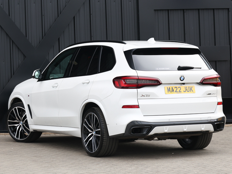 BMW X5 Xdrive40d Mht M Sport White #2