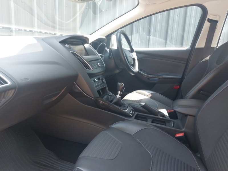 Ford Focus 2.0 Tdci Titanium X Black #5