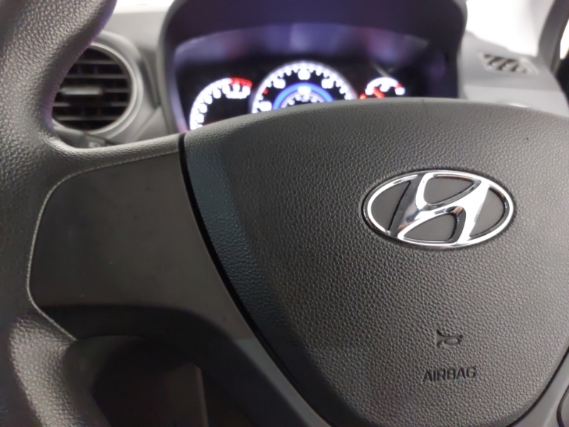 Hyundai I10 Hatchback White #12