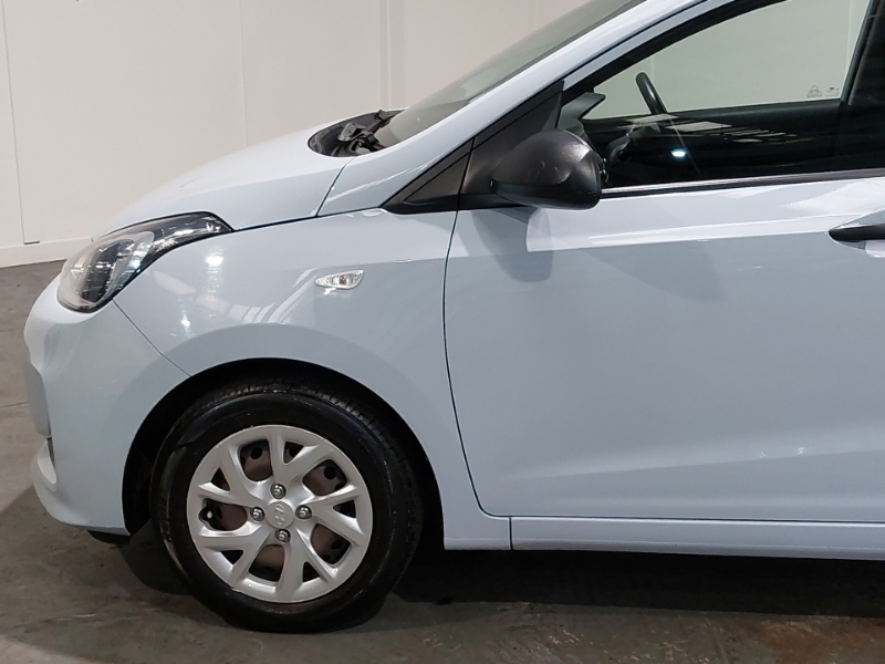 Hyundai I10 Hatchback White #19