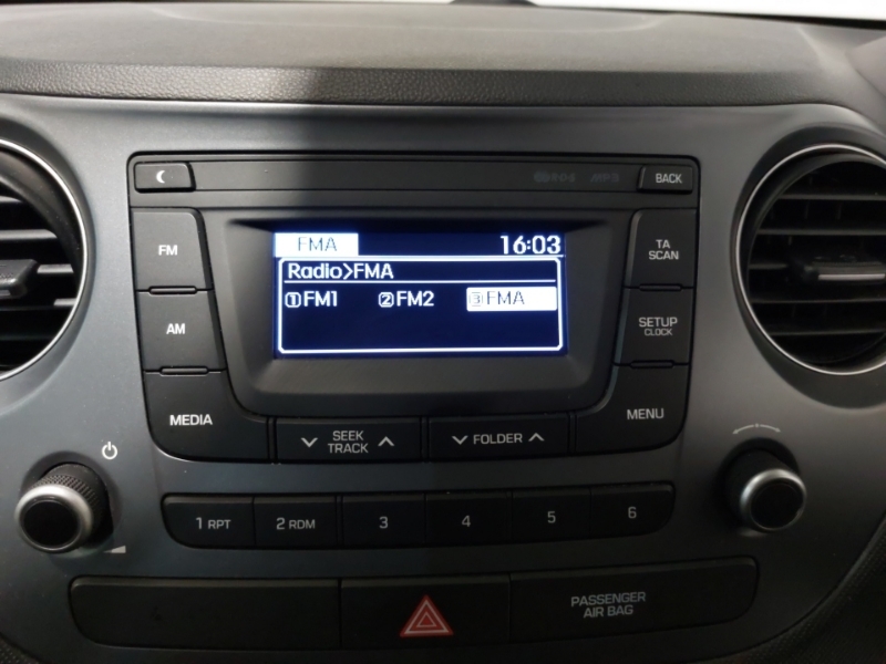 Hyundai I10 Hatchback White #16