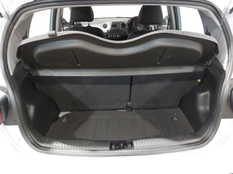 Hyundai I10 Hatchback White #18