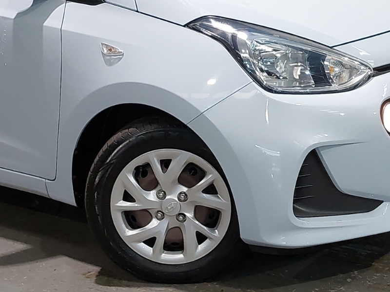 Hyundai I10 Hatchback White #20