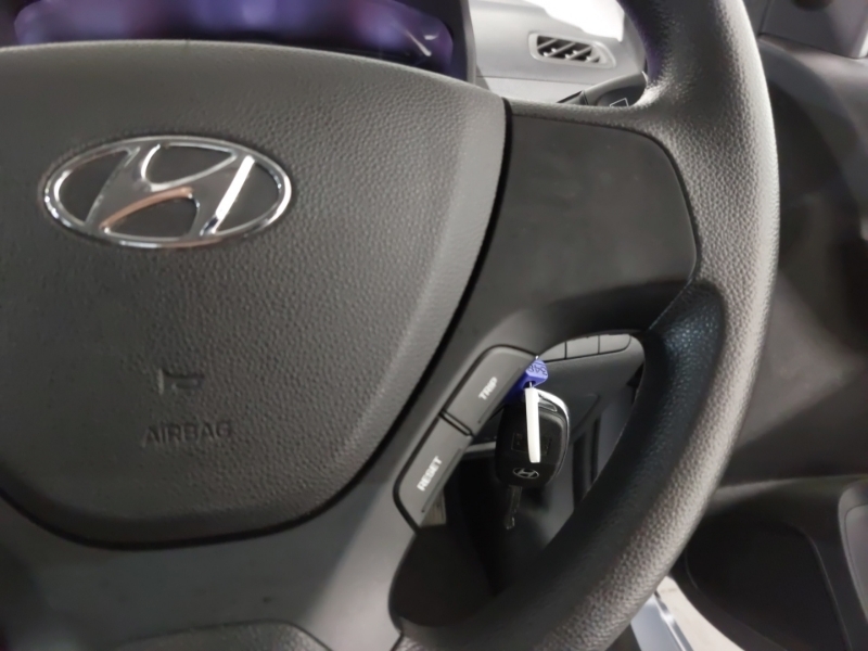 Hyundai I10 Hatchback White #13