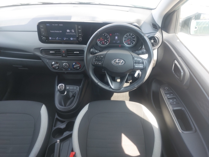 Hyundai I10 Hatchback White #8