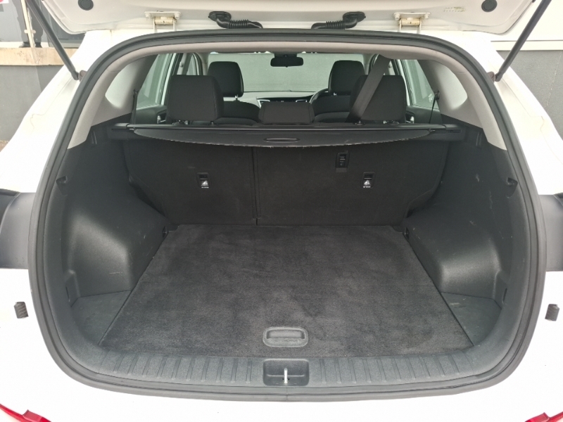 Hyundai Tucson  White #18