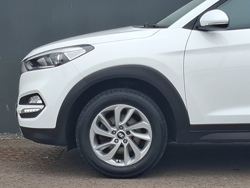 Hyundai Tucson  White #19