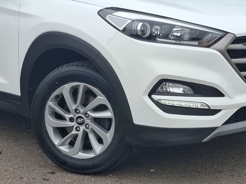Hyundai Tucson  White #20