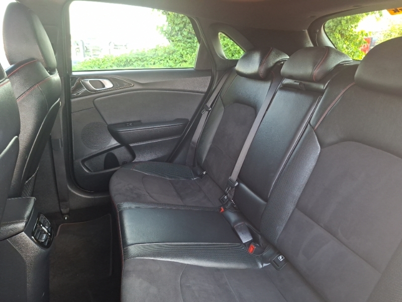 Kia Ceed 1.6T Gdi Isg Gt White #6