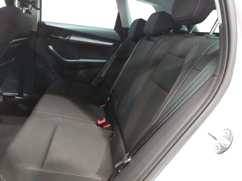 Skoda Karoq 1.0 Tsi Se Drive White #6