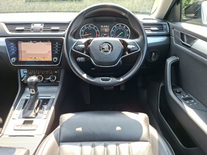 Skoda Superb 2.0 Tdi Cr Se Technology White #8