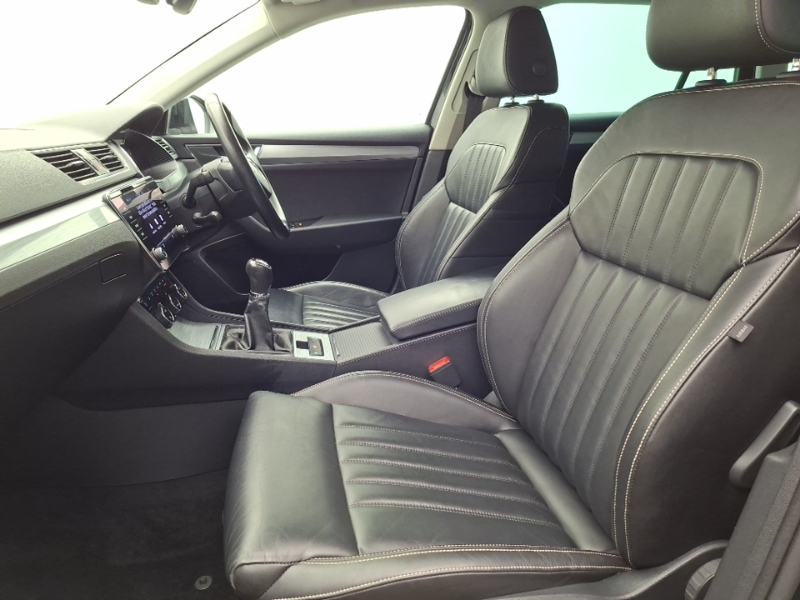 Skoda Superb 2.0 Tdi Cr Se Technology BV22ZNC Black #5