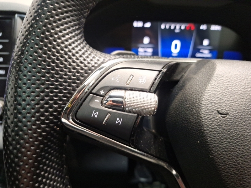 Skoda Karoq Se L White #12