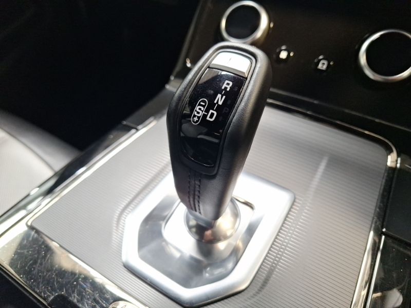 Land Rover Range Rover Evoque R-dynamic White #16