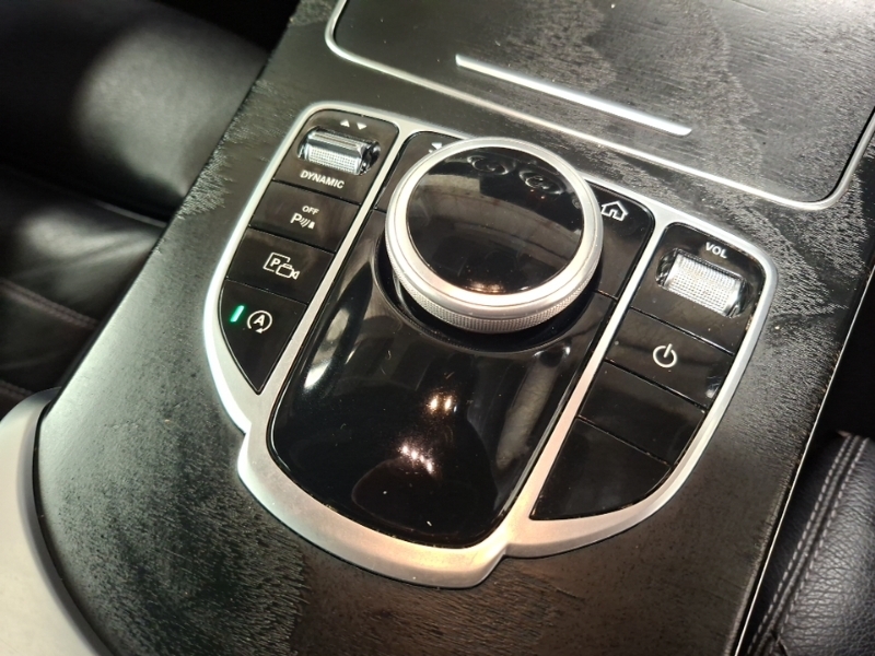 Mercedes-Benz C Class White #16