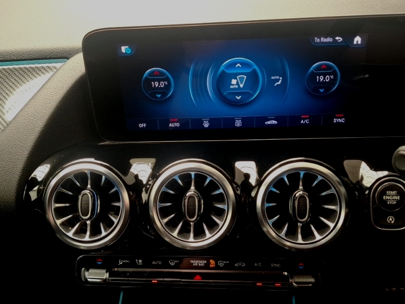 Mercedes-Benz GLA Class Gla 250 Amg Line Premium Plus #15