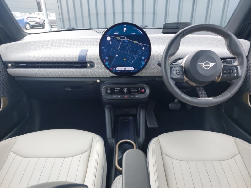 Mini Hatch 160Kw Se Exclusive 54Kwh Black #3