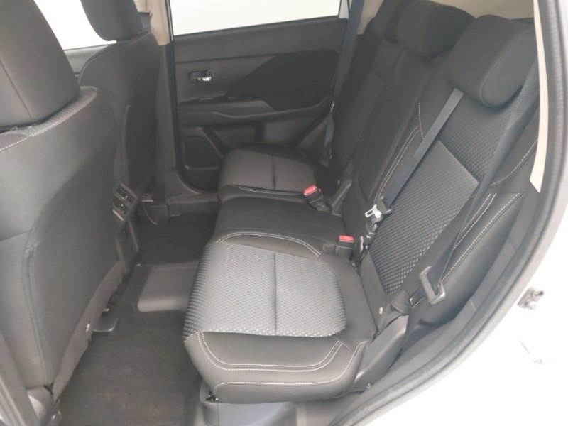 Mitsubishi Outlander 2.4 Phev Verve FV20JRU White #6