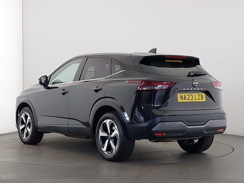 Nissan Qashqai 1.3 Dig-t Mh 158 N-connecta Glass Roof Black #2