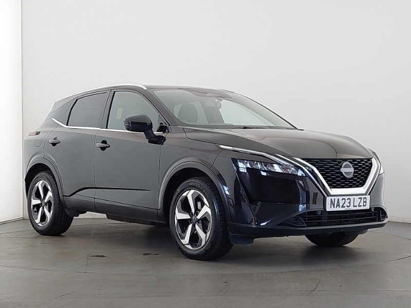 Nissan Qashqai 1.3 Dig-t Mh 158 N-connecta Glass Roof Black