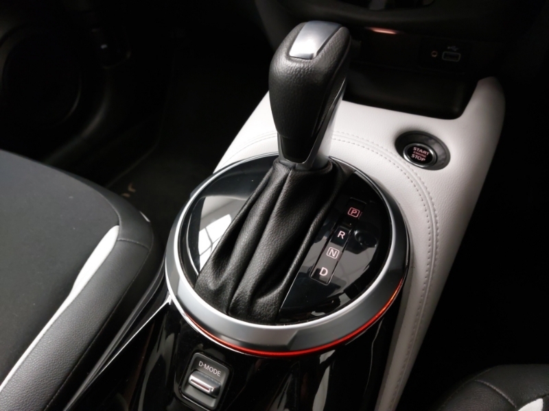 Nissan Juke Tekna White #15