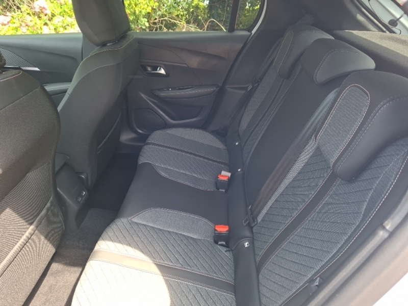 Peugeot 208 1.2 Puretech 100 Allure White #6