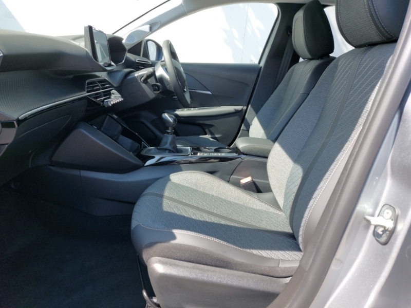 Peugeot 208 1.2 Puretech 100 Allure Black #5