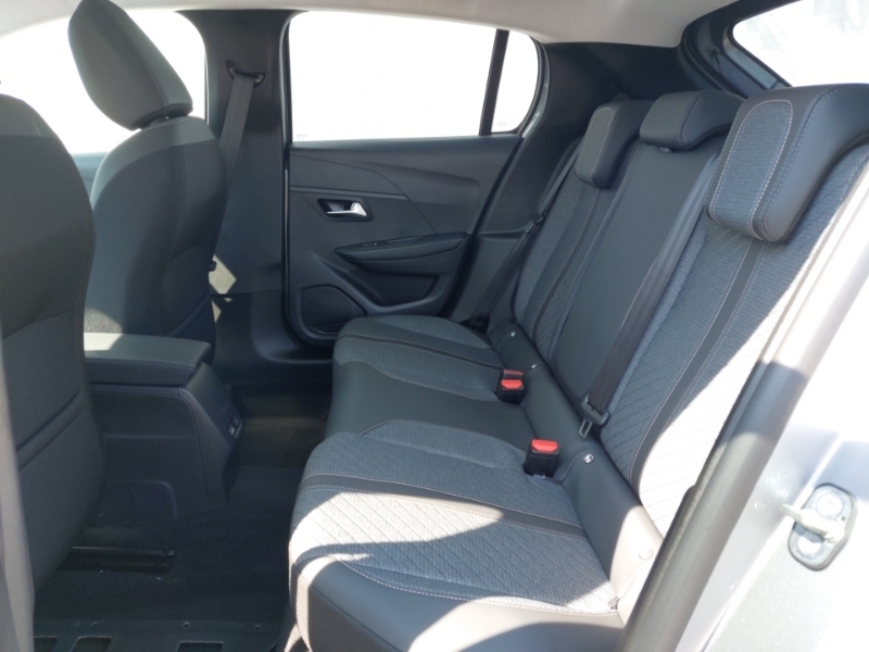 Peugeot 208 1.2 Puretech 100 Allure Black #6