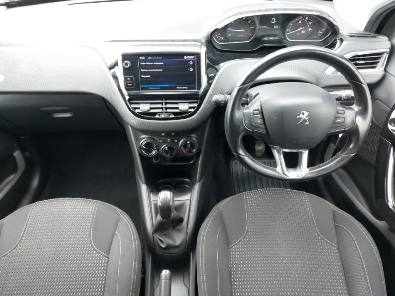 Peugeot 208 1.2 Puretech 82 Allure Black #3