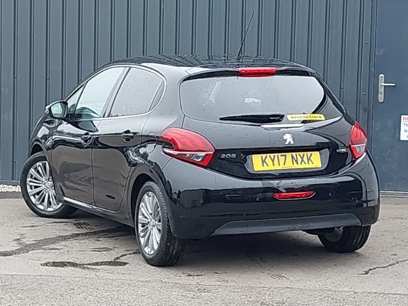 Peugeot 208 1.2 Puretech 82 Allure Black #2