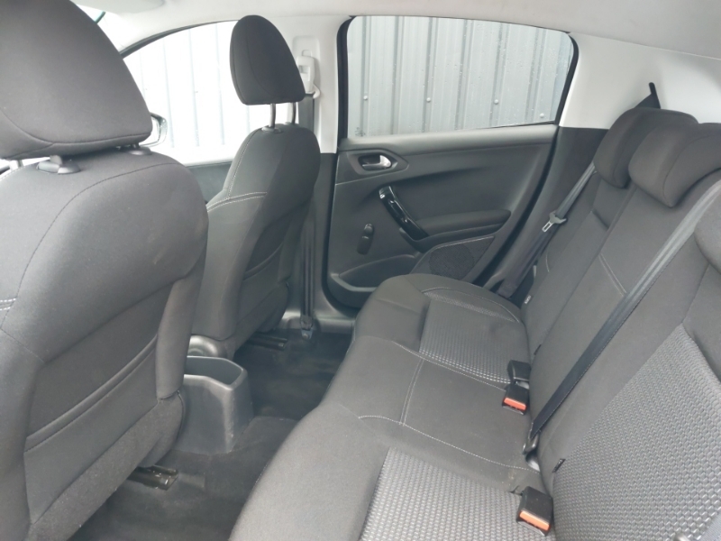 Peugeot 208 1.2 Puretech 82 Allure Black #6