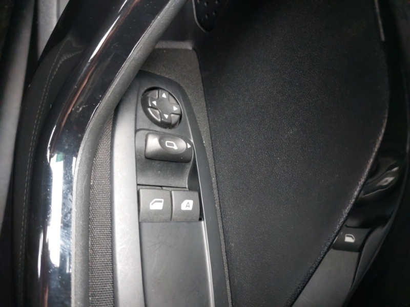 Peugeot 208 Hatchback 1.2 Puretech Active 2017 Blue #16
