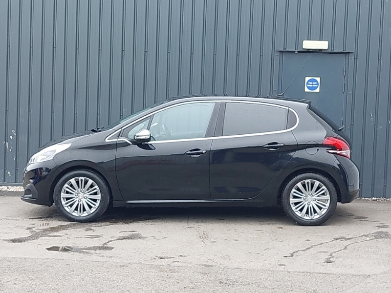 Peugeot 208 1.2 Puretech 82 Allure Black #4