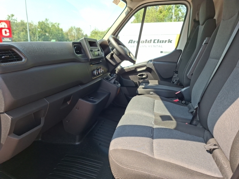 Renault Master Lm35 Blue Dci 135 Advance Medium Roof Van White #5