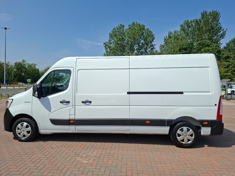 Renault Master Lm35 Blue Dci 135 Advance Medium Roof Van White #4