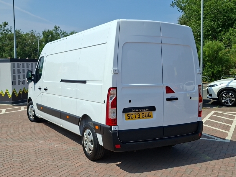 Renault Master Lm35 Blue Dci 135 Advance Medium Roof Van White #2