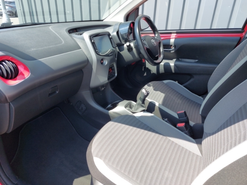 Toyota Aygo 1.0 Vvt-i X-trend Red #5