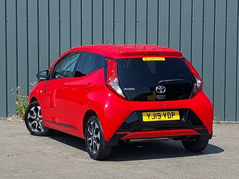 Toyota Aygo 1.0 Vvt-i X-trend Red #2