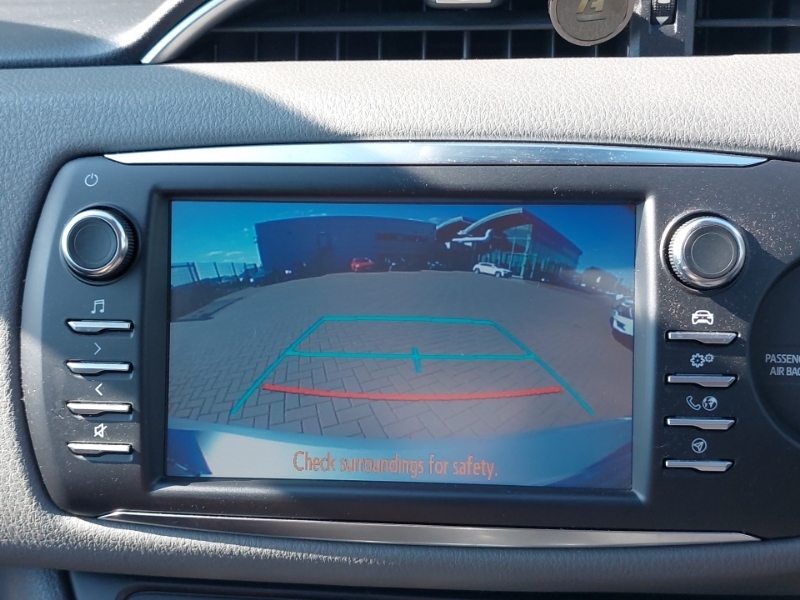 Toyota Yaris Icon Tech Red #9