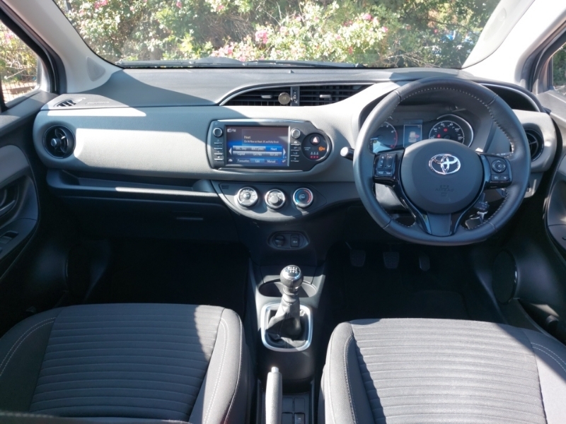 Toyota Yaris 1.5 Vvt-i Icon Tech Silver #3