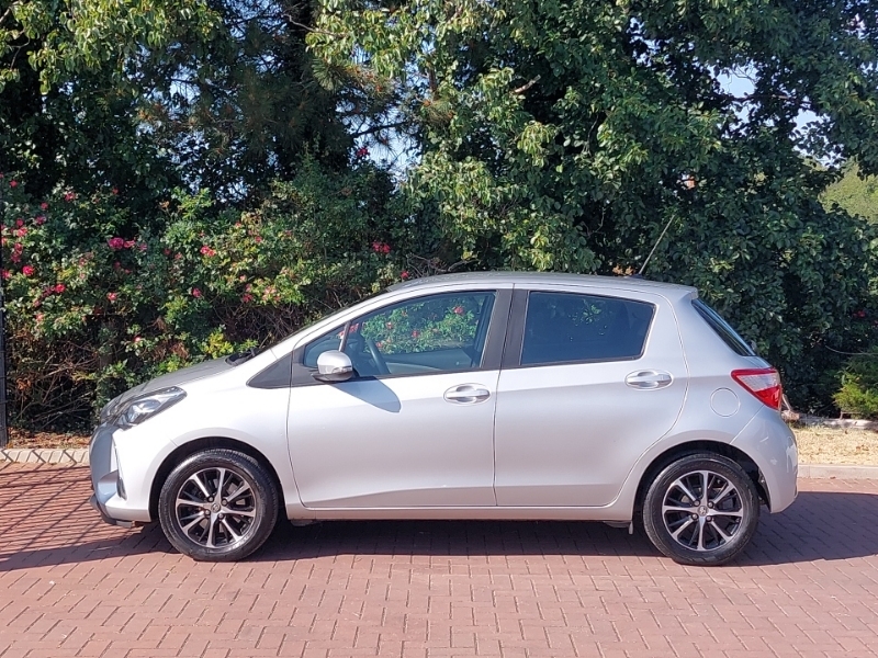 Toyota Yaris 1.5 Vvt-i Icon Tech Silver #4