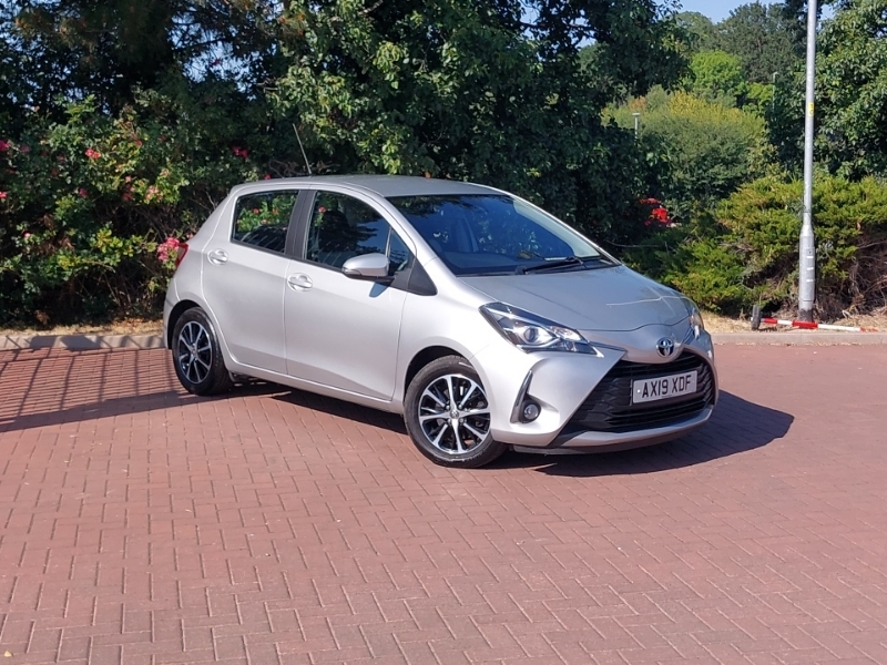 Toyota Yaris Icon Tech Red #7